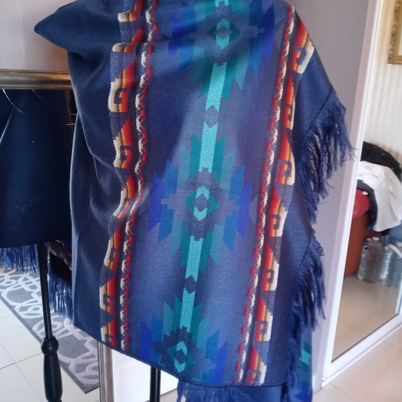 Artisanal Handwoven Alpaca blend shawl - Picture 3 of 5